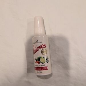NIB Young Living Thieves Fruit & Veggie Spray 2oz – Plant-Based Produce Wash